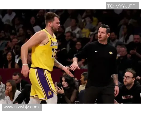 中国赛精彩对决湖人勇士巅峰对抗引发球迷热潮 中国赛精彩对决湖人勇士巅峰对抗引发球迷热潮